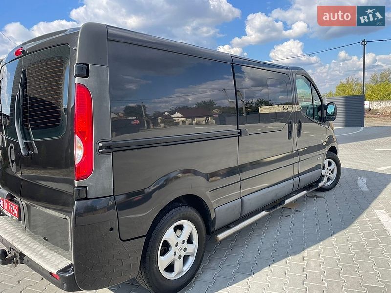 Грузопассажирский фургон Renault Trafic 2012 в Дубно