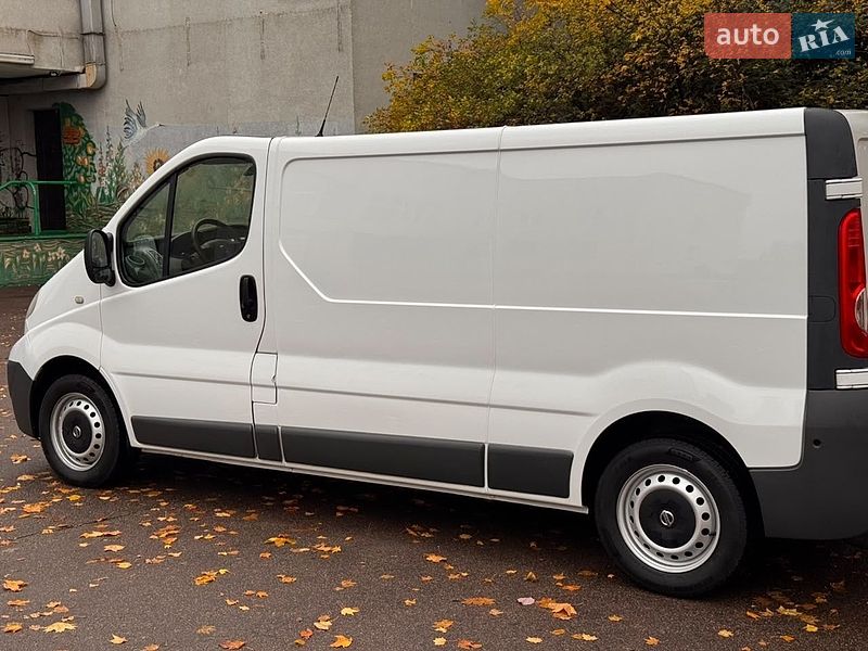 Грузопассажирский фургон Renault Trafic 2014 в Ровно