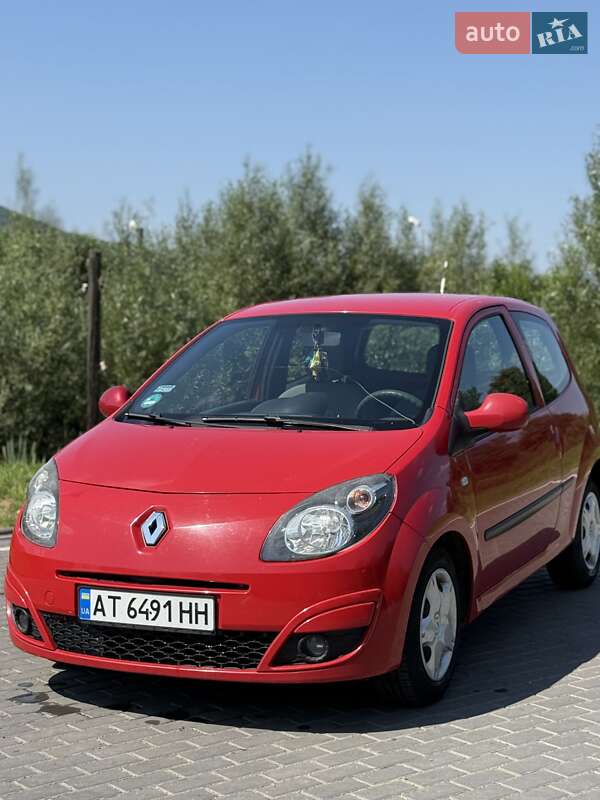 Хэтчбек Renault Twingo
