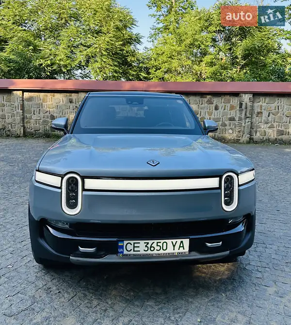 Rivian R1S