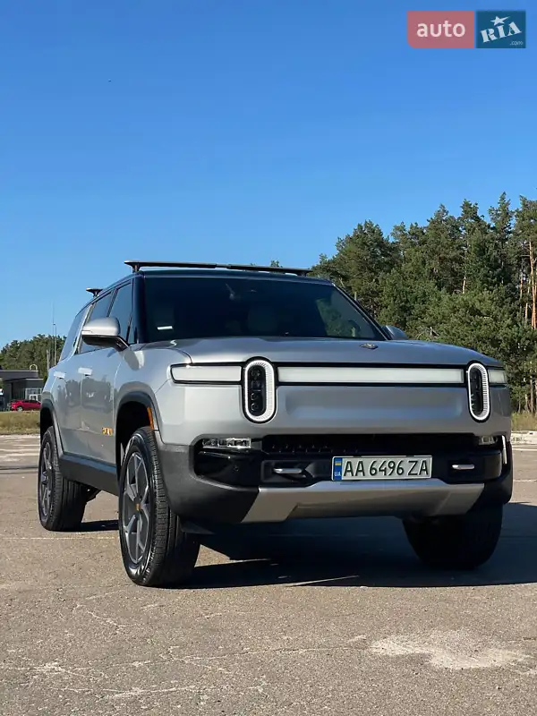 Rivian R1S