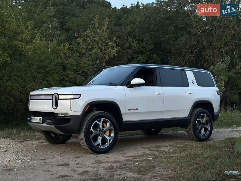 Rivian R1S