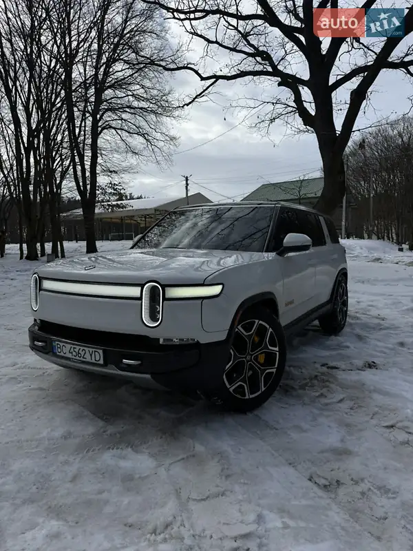 Rivian R1S
