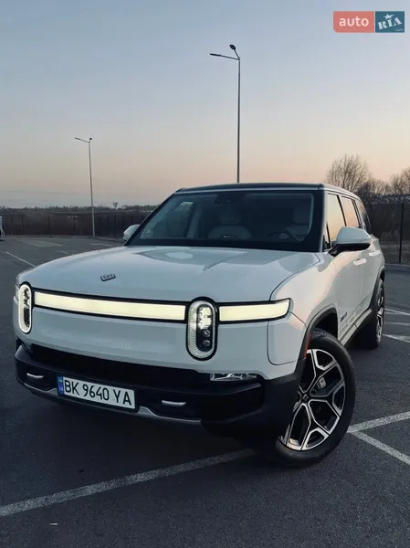 Rivian R1S