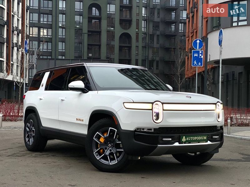 Rivian R1S
