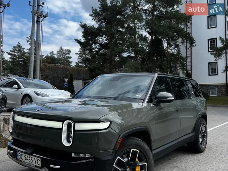 Rivian R1S