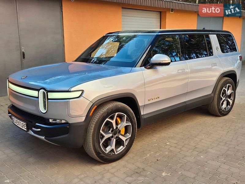 Rivian R1S