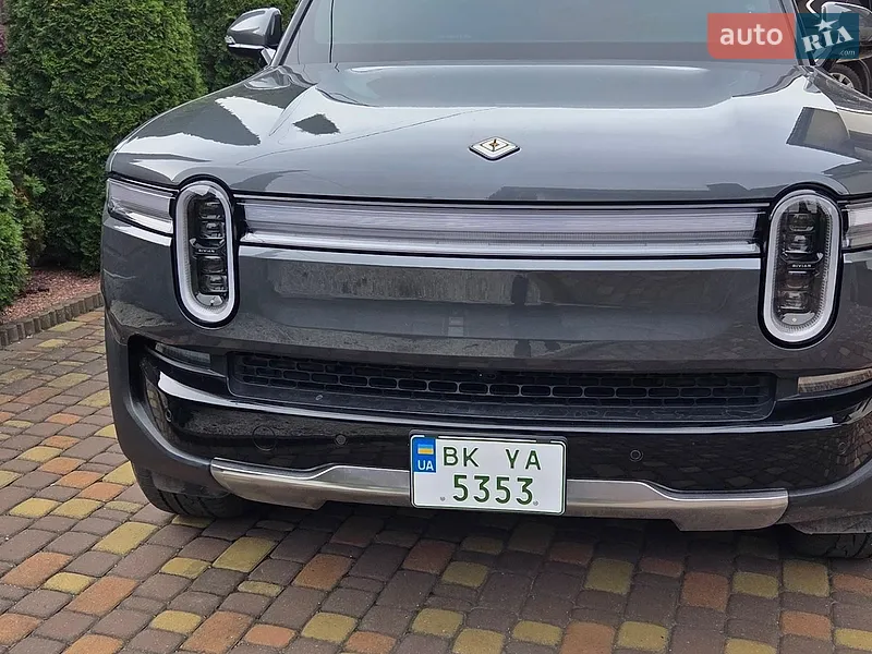 Rivian R1S