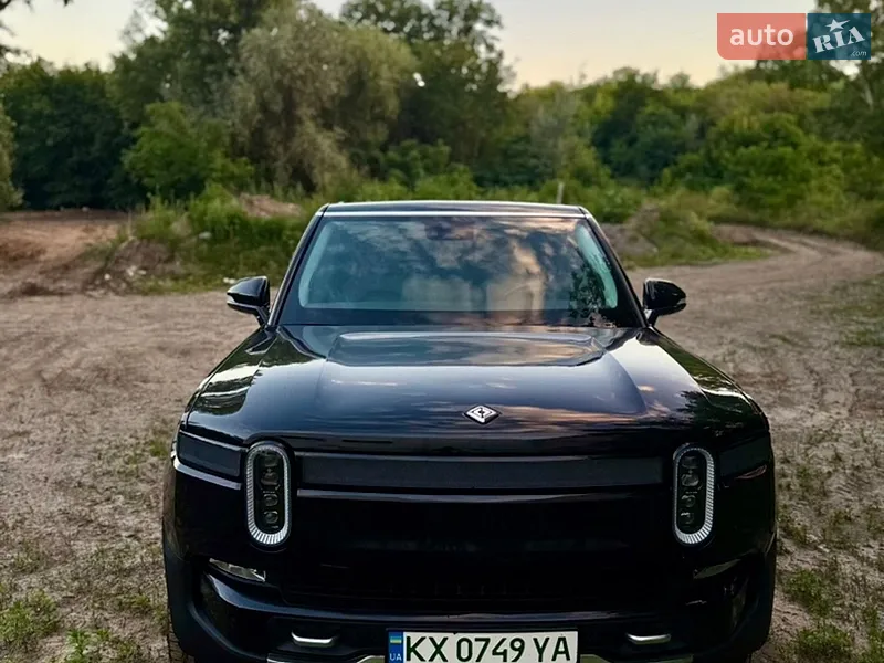 Rivian R1S