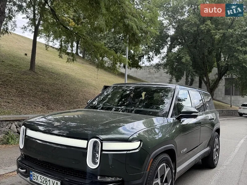 Rivian R1S