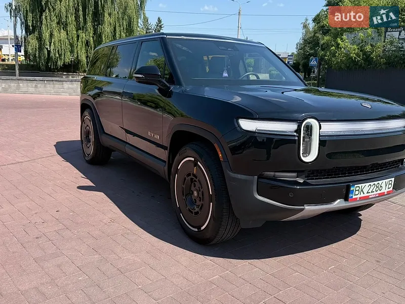 Rivian R1S