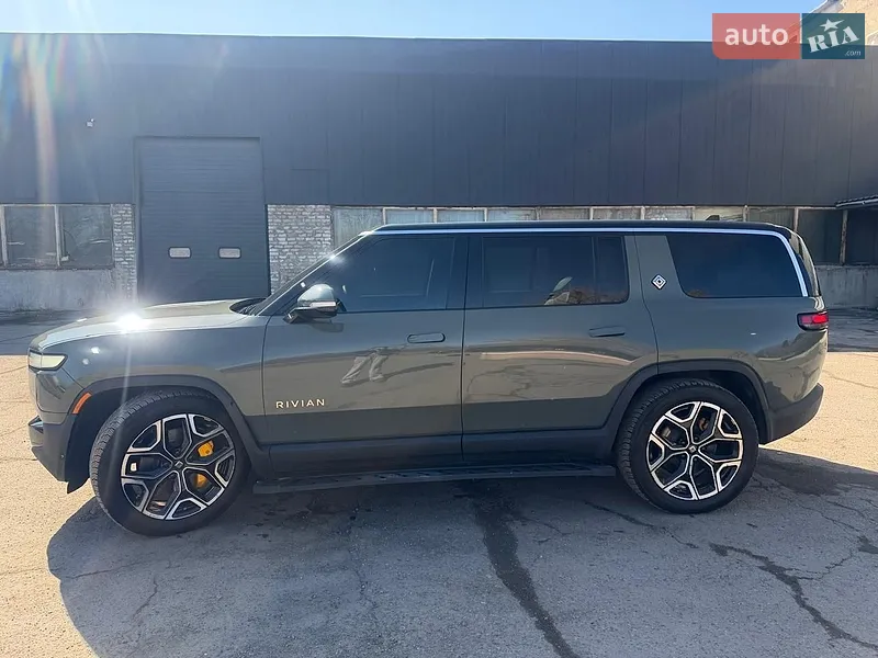 Rivian R1S