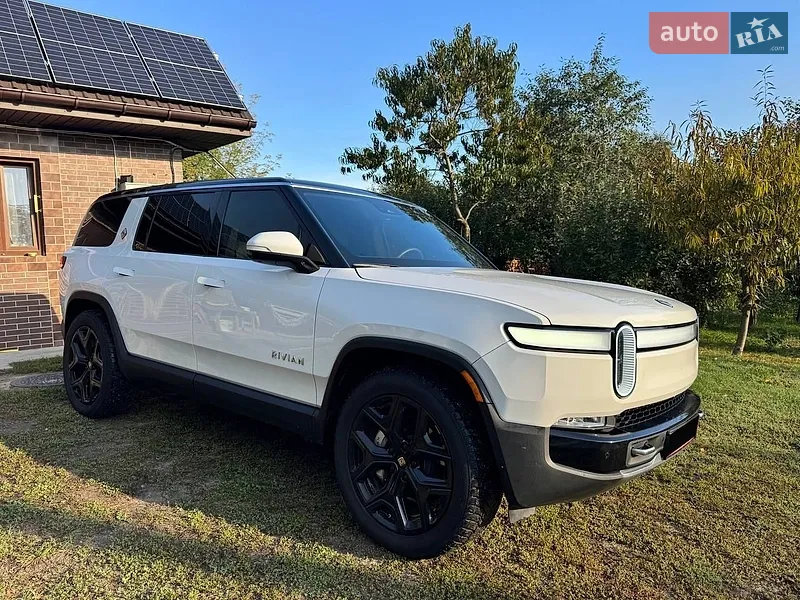 Rivian R1S
