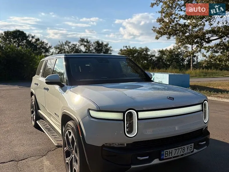 Rivian R1S