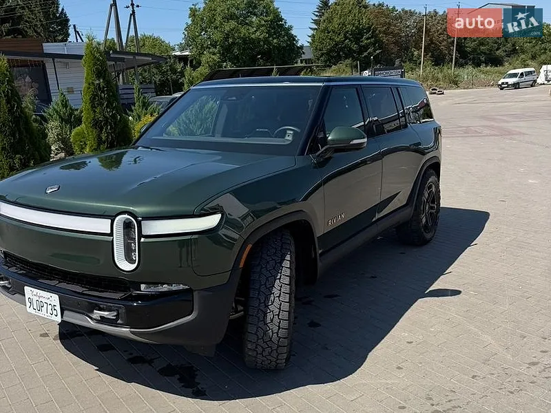 Rivian R1S 2023