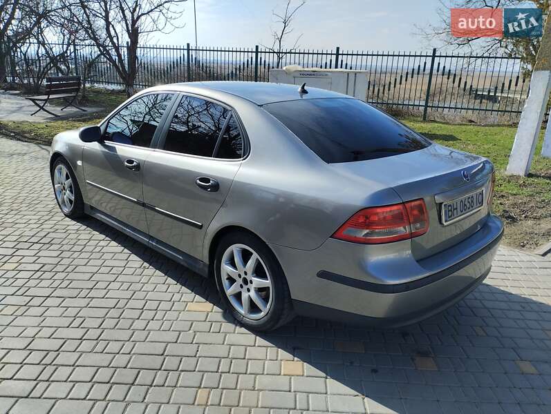 Седан Saab 9-3