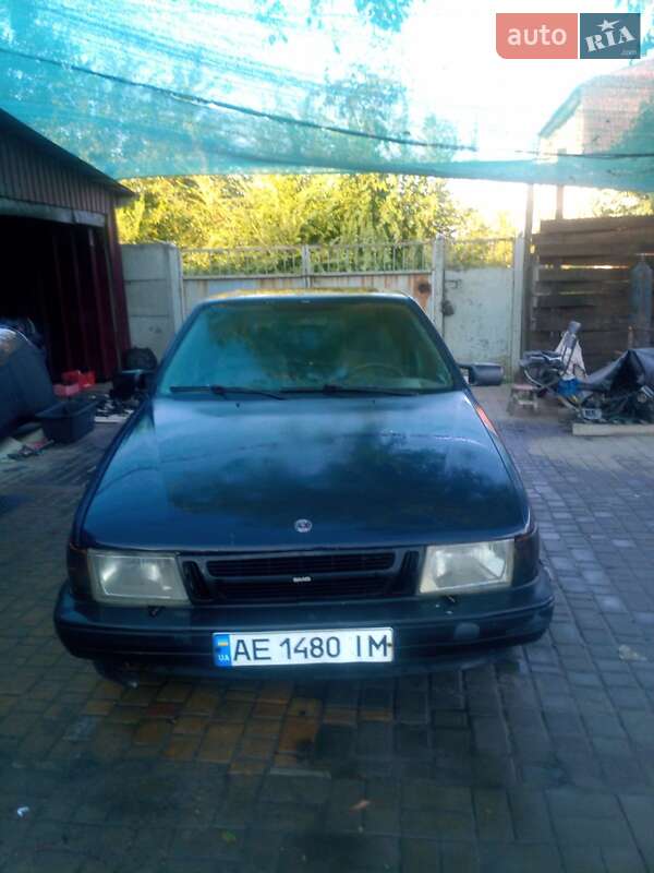 Седан Saab 9000