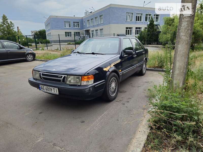 Лифтбек Saab 9000