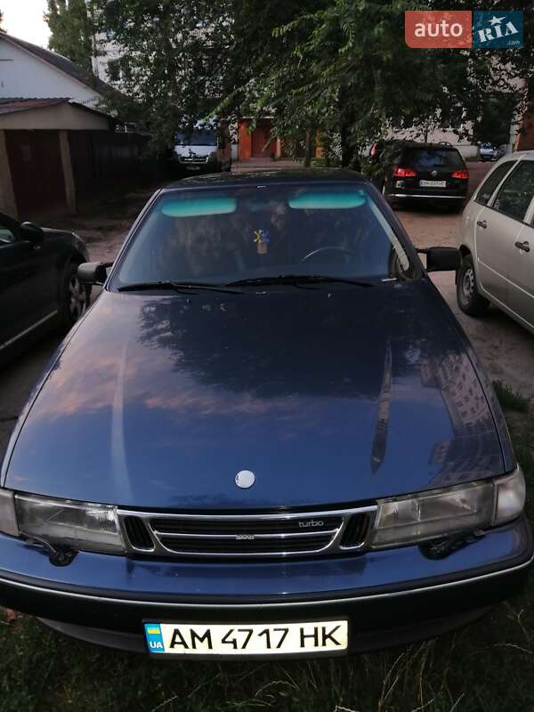 Седан Saab 9000