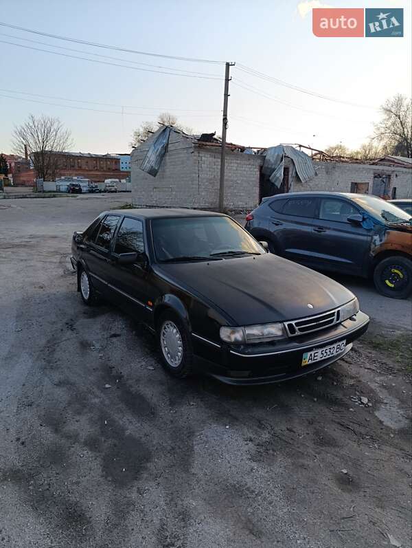 Седан Saab 9000