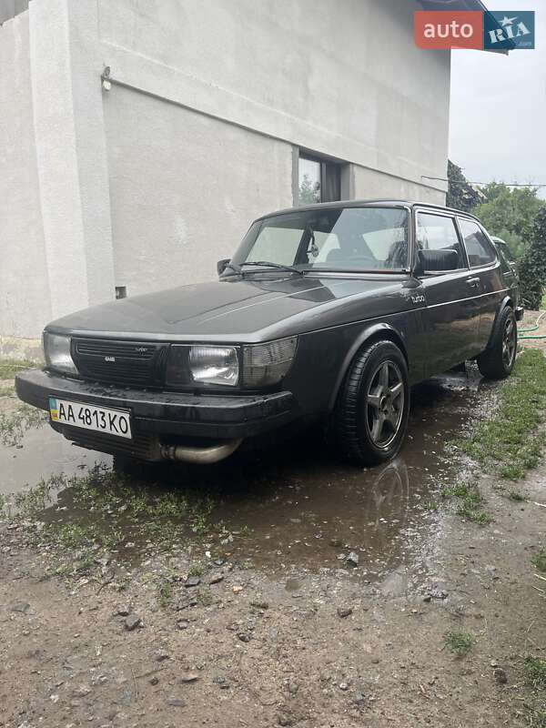 Saab 900