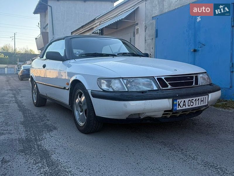 Saab 900