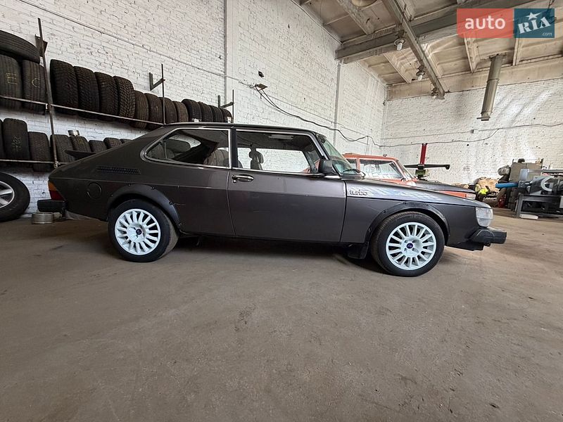 Saab 900