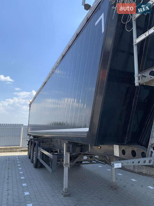 Зерновоз - напівпричіп Schmitz Cargobull SKI