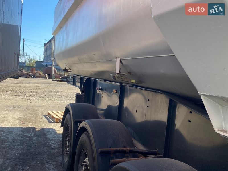 Самоскид напівпричіп Schwarzmuller 3E-E