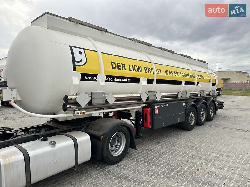 Цистерна напівпричіп Schwarzmuller TS
