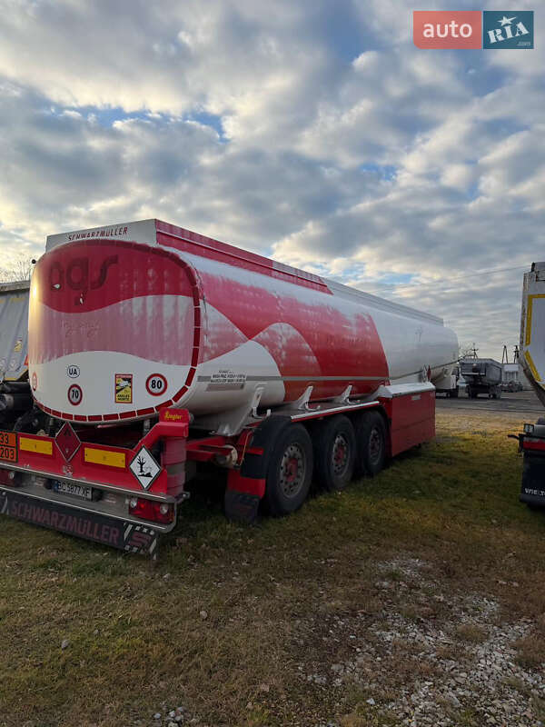 Цистерна полуприцеп Schwarzmuller TS