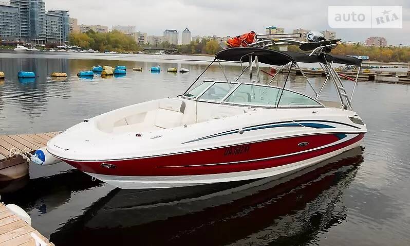 Катер Sea Ray 240 Sundeck