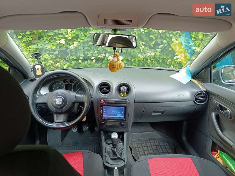 Седан SEAT Cordoba