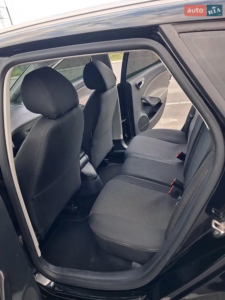 2014 SEAT Ibiza - мініатюра 3