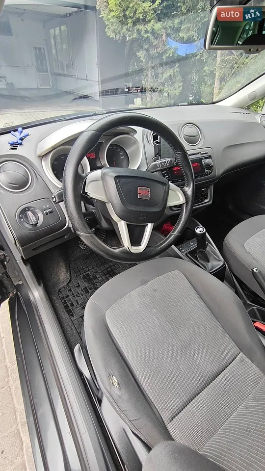 2011 SEAT Ibiza - мініатюра 2