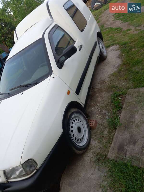 Мінівен SEAT Inca