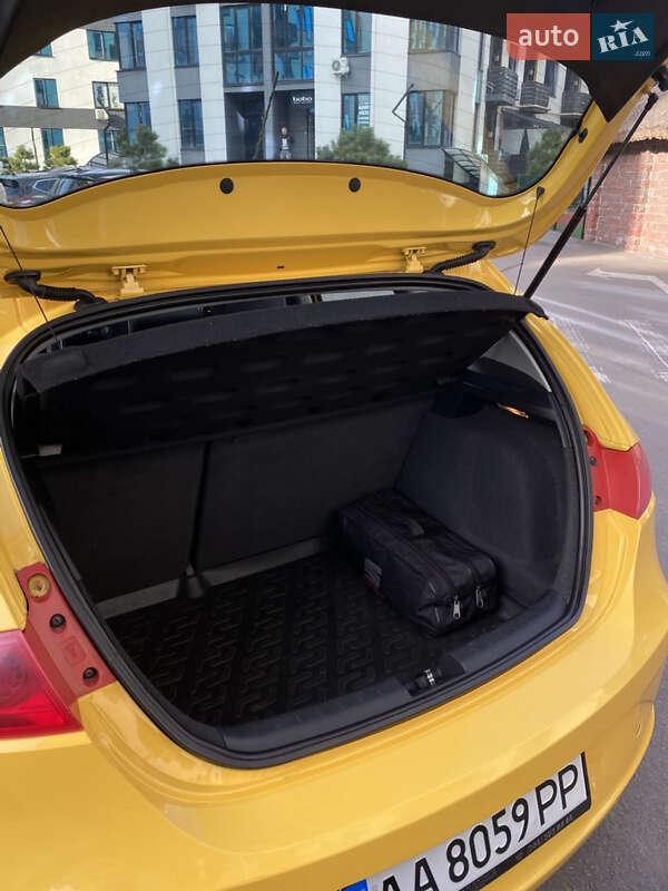 Хетчбек SEAT Leon 2011 в Києві