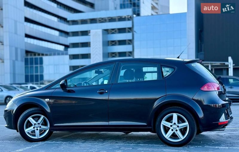 Хэтчбек SEAT Leon 2011 в Киеве