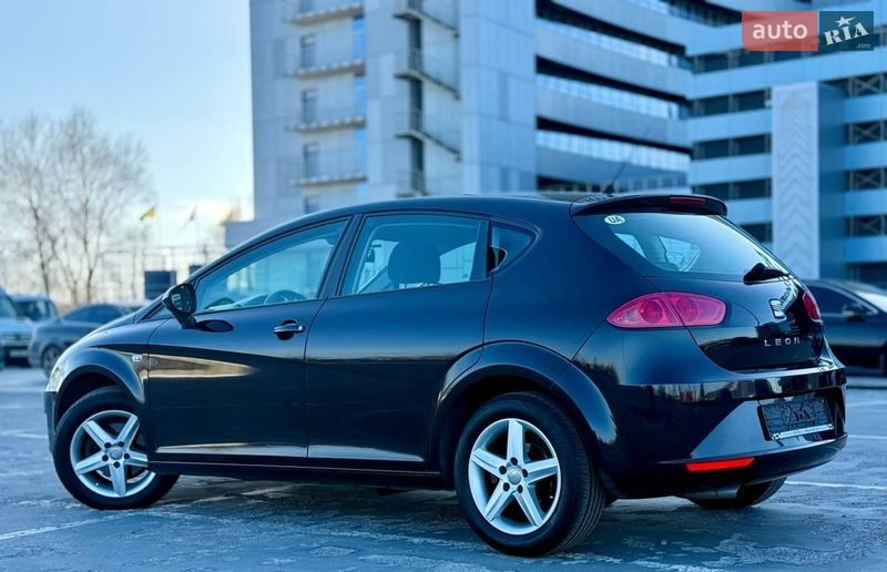 Хэтчбек SEAT Leon 2011 в Киеве