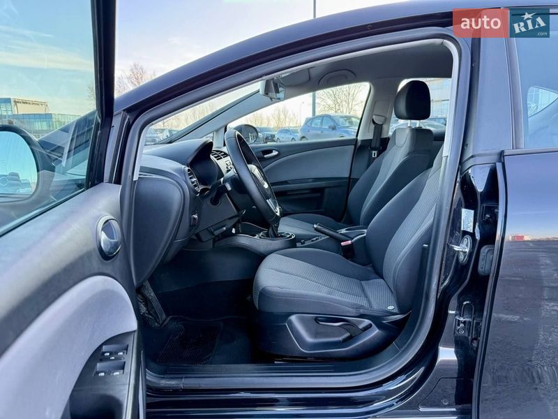 Хэтчбек SEAT Leon 2011 в Киеве