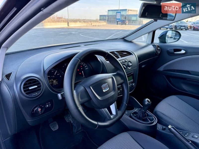 Хэтчбек SEAT Leon 2011 в Киеве