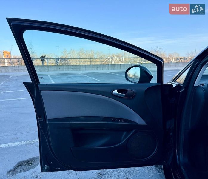 Хэтчбек SEAT Leon 2011 в Киеве