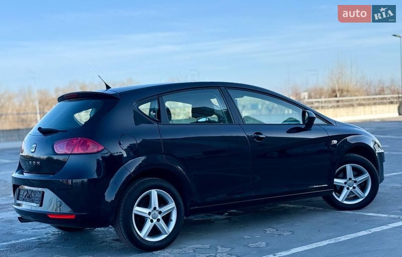 Хэтчбек SEAT Leon 2011 в Киеве