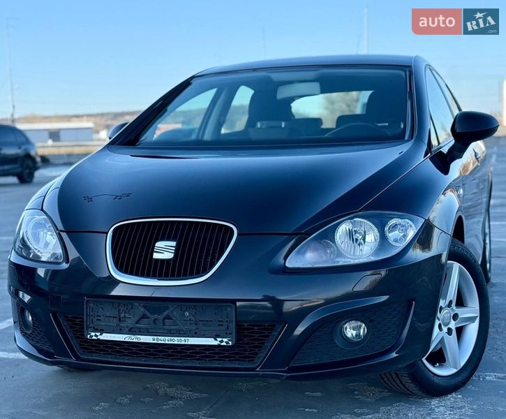 Хэтчбек SEAT Leon 2011 в Киеве