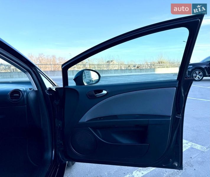 Хэтчбек SEAT Leon 2011 в Киеве