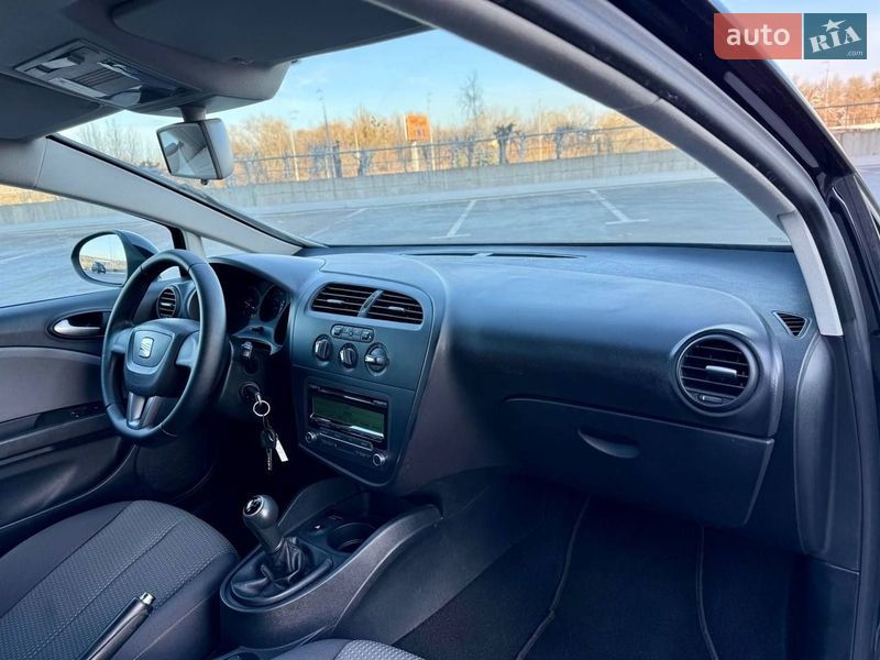 Хэтчбек SEAT Leon 2011 в Киеве