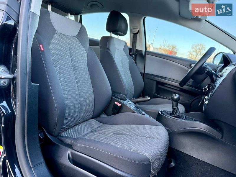 Хэтчбек SEAT Leon 2011 в Киеве