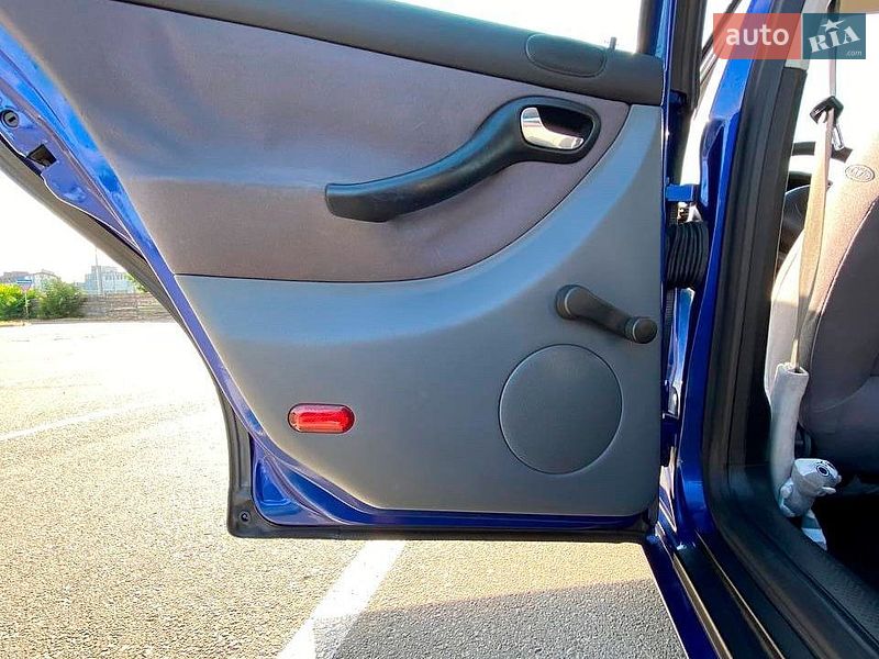 Хетчбек SEAT Leon 2002 в Києві