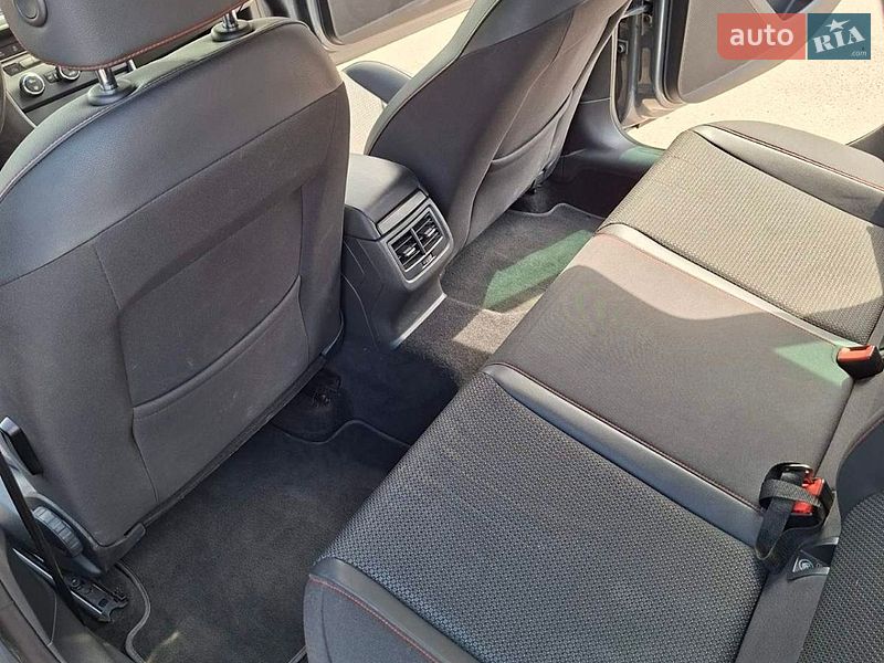 Хэтчбек SEAT Leon 2014 в Павлограде