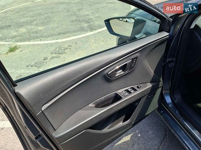 Хэтчбек SEAT Leon 2014 в Павлограде